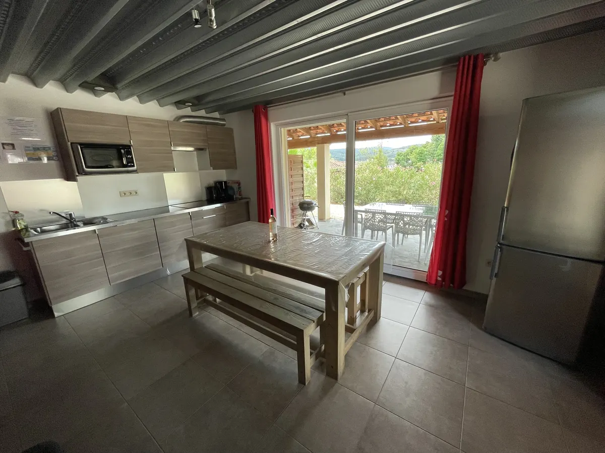 Ausgestattete Küche von Gîte 1 von Villa Vallon I