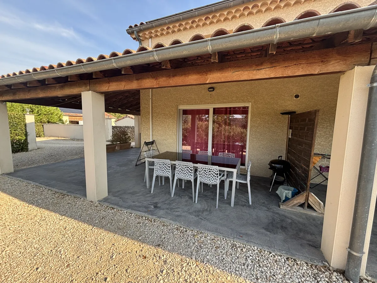 Überdachte Terrasse von Gîte 1 von Villa Vallon I