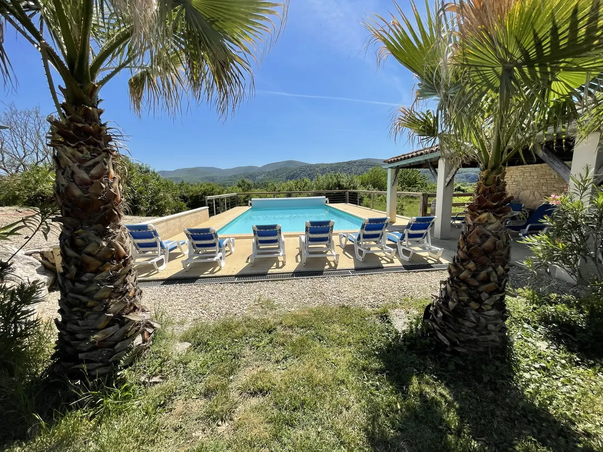Übersicht von Villa Vallon I und dem Pool