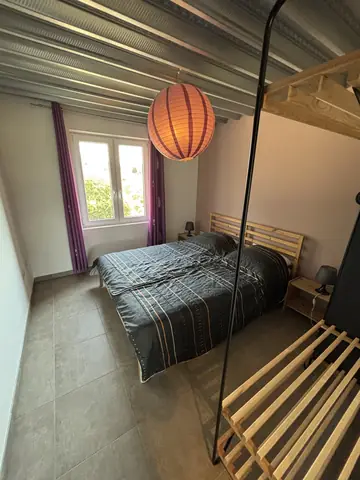 Schlafzimmer mit Doppelbett von Gîte 2