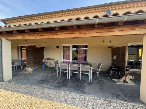 Überdachte Terrasse von Gîte 2 von Villa Vallon I