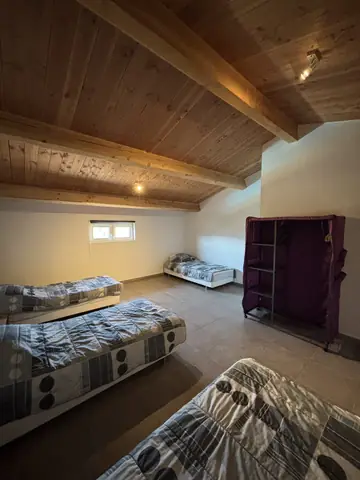 Weitere Ansicht des Schlafzimmers im Obergeschoss von Gîte 3