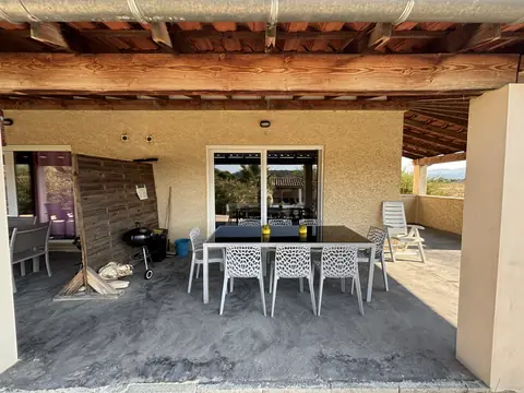 Überdachte Terrasse von Gîte 3 von Villa Vallon I